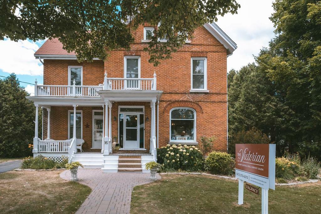 The Victorian Luxury Suites Westport Exterior photo